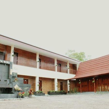 Amerta Giri Guest House Wonosobo Buitenkant foto