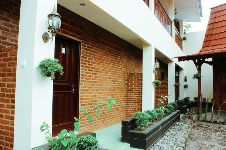 Amerta Giri Guest House Wonosobo Buitenkant foto