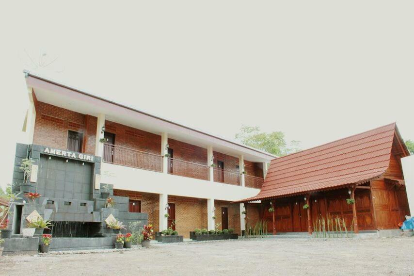 Amerta Giri Guest House Wonosobo Buitenkant foto