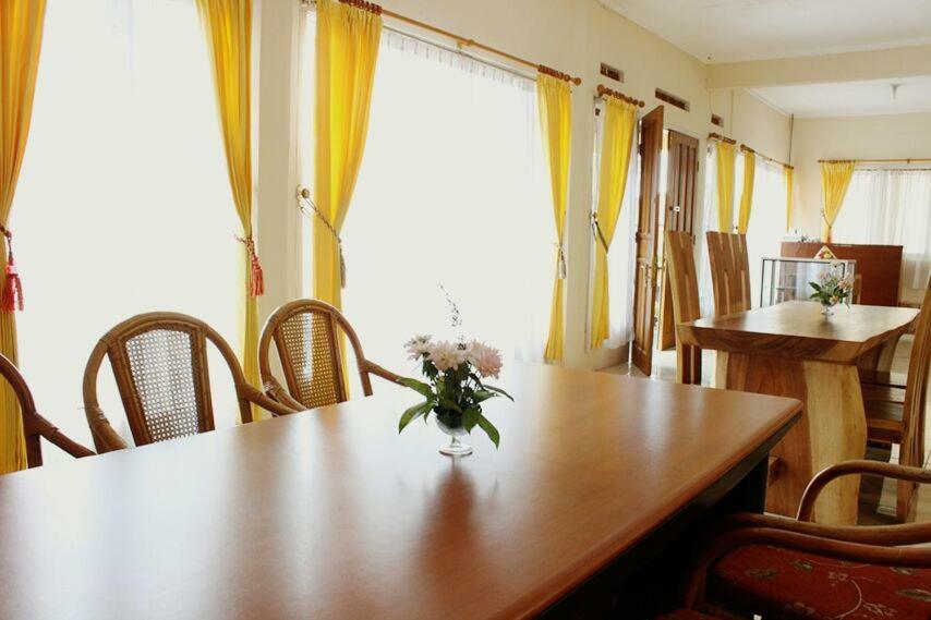 Amerta Giri Guest House Wonosobo Buitenkant foto