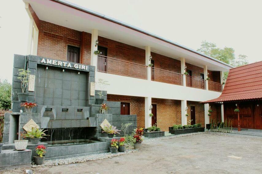 Amerta Giri Guest House Wonosobo Buitenkant foto