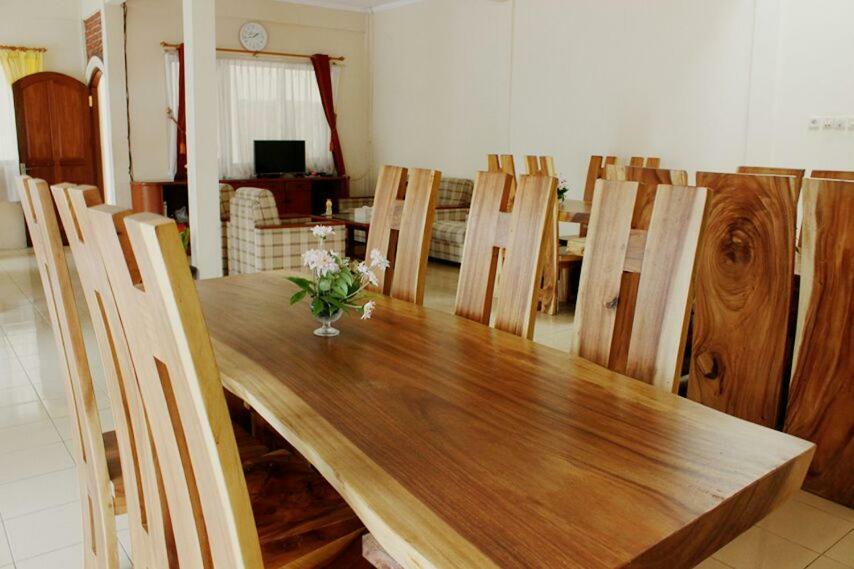 Amerta Giri Guest House Wonosobo Buitenkant foto