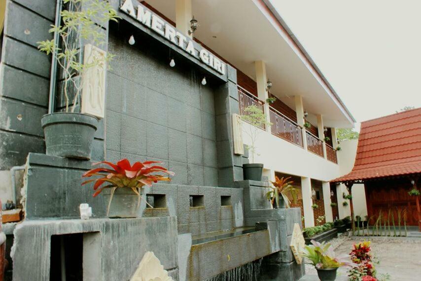 Amerta Giri Guest House Wonosobo Buitenkant foto